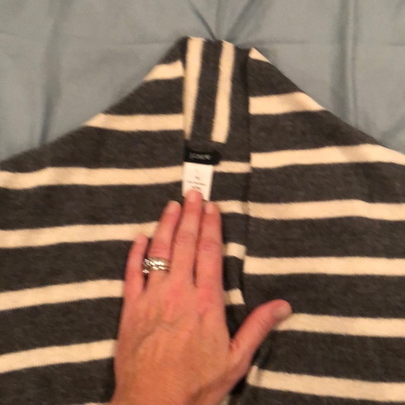 Soft striped sweater - Picture 2 of 3